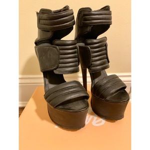 Steve Madden black platform sandals